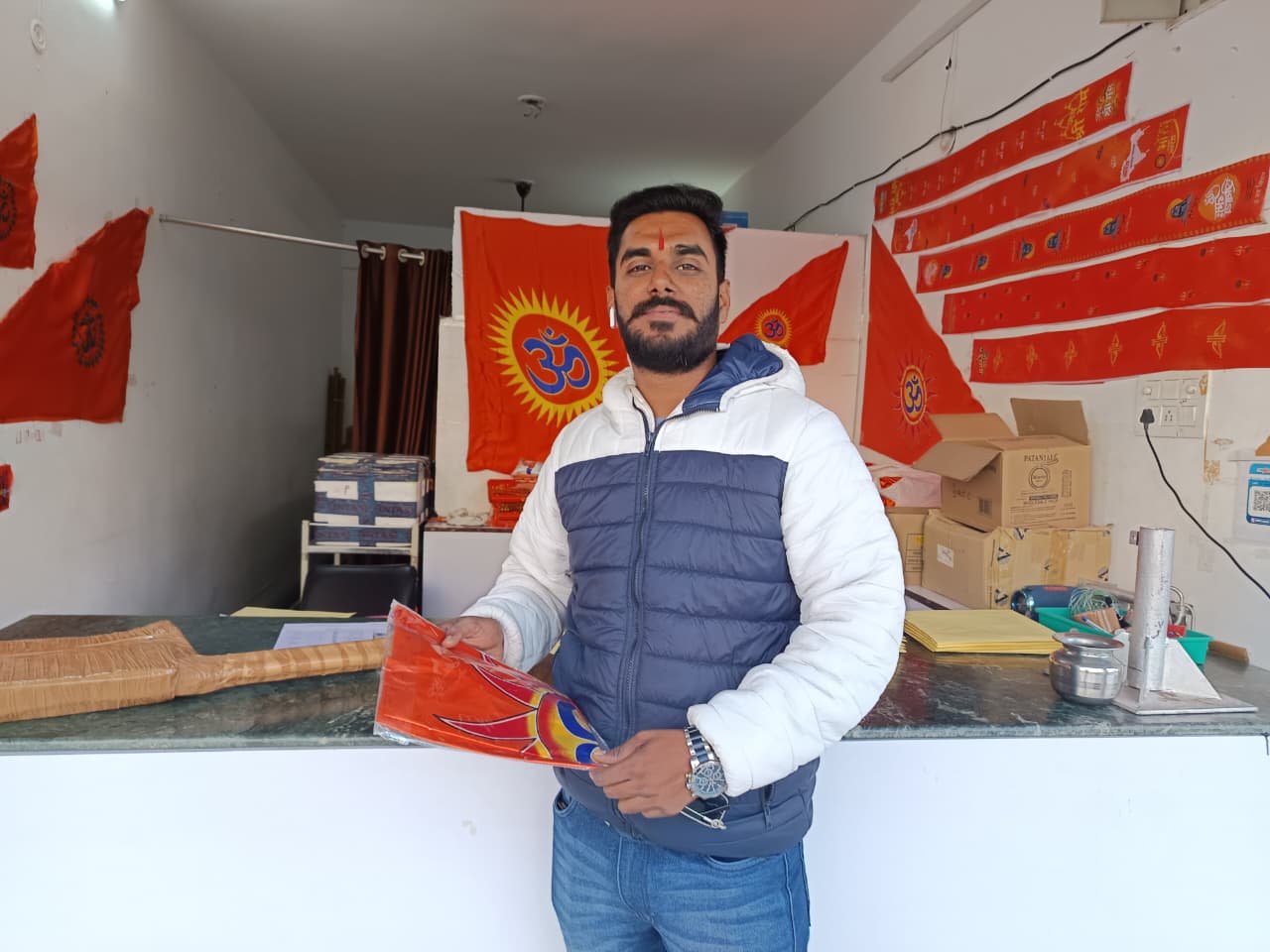 हमारे सम्मानीय भगवा धारी 